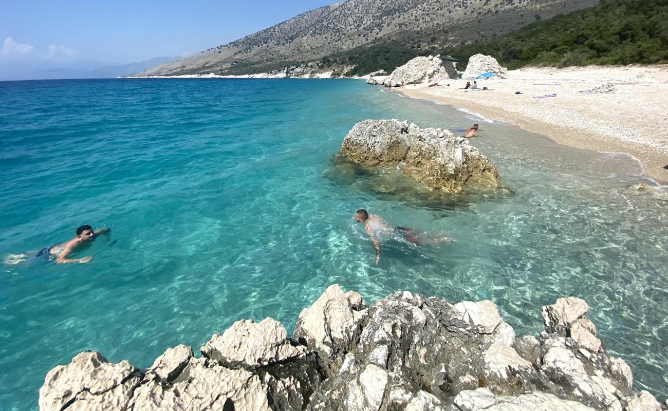 Photo de Plage de Krorez avec caillou fin clair de surface