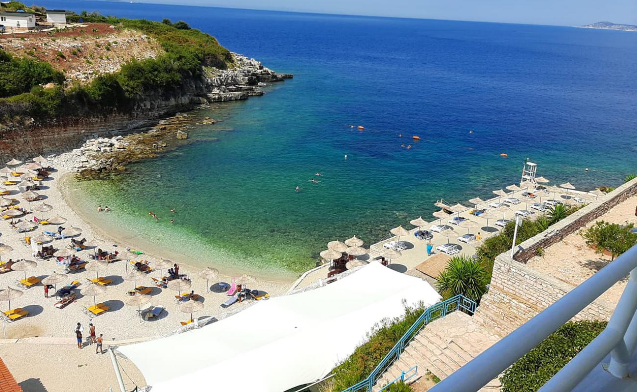 Photo de Heaven Hotel Beach avec caillou clair de surface