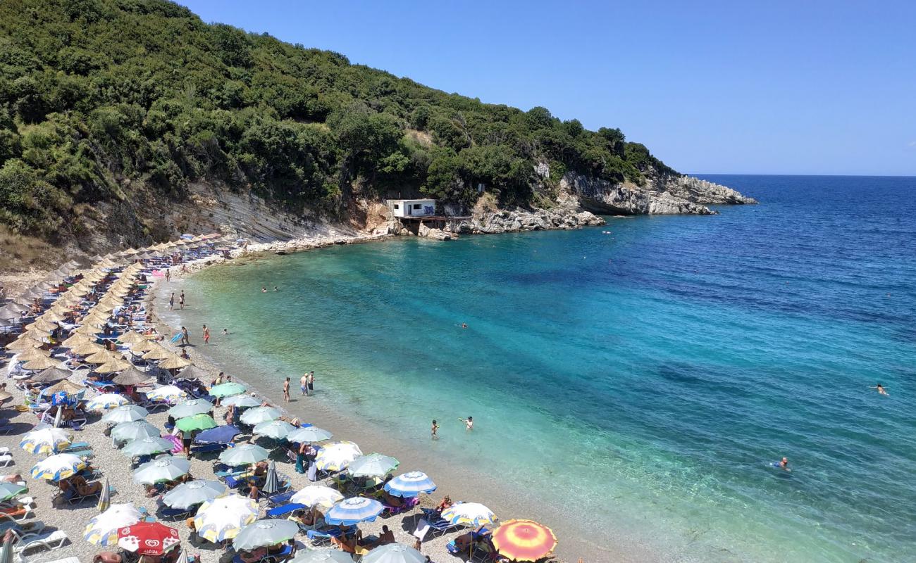 Photo de Manastir Beach avec caillou clair de surface