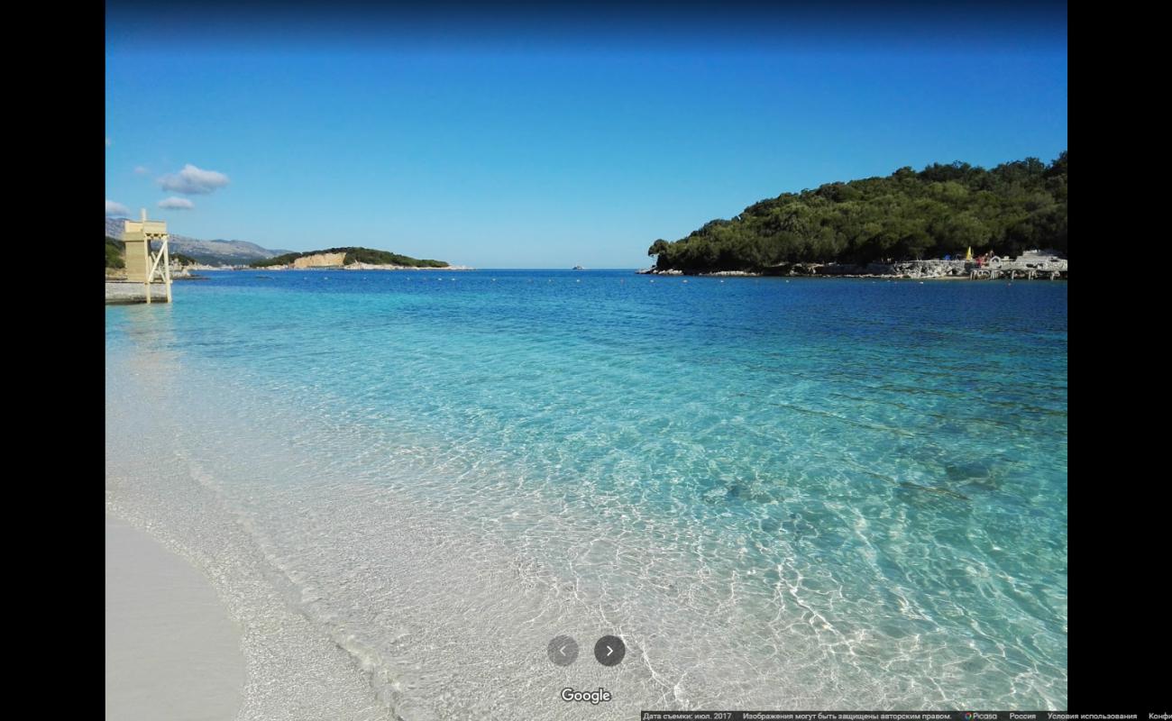 Photo de Isole Ksamil beach avec caillou fin clair de surface