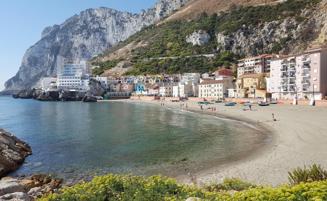 Photo de Catalan Bay Beach avec sable beige de surface