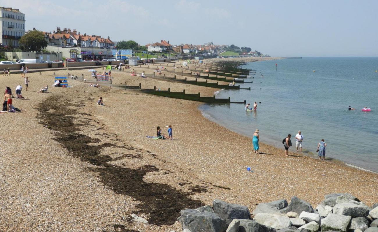 Photo de Herne Bay beach avec caillou clair de surface