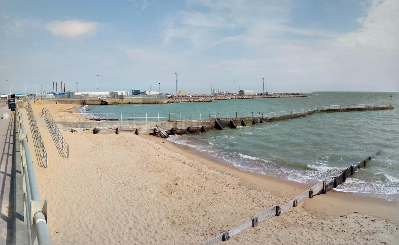 Photo de Ramsgate beach avec sable lumineux de surface