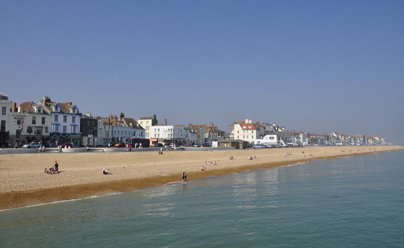 Photo de Deal Castle beach avec caillou fin clair de surface