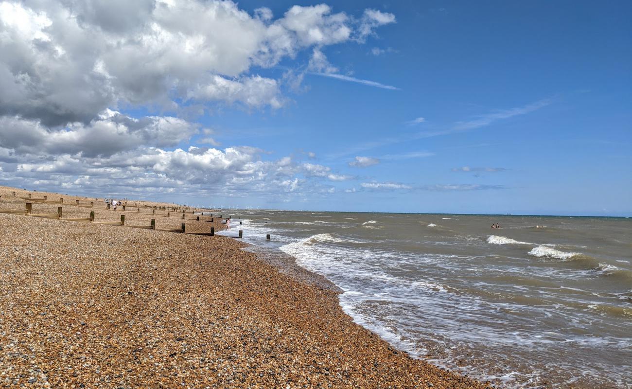 Photo de Pett Level beach avec caillou fin clair de surface