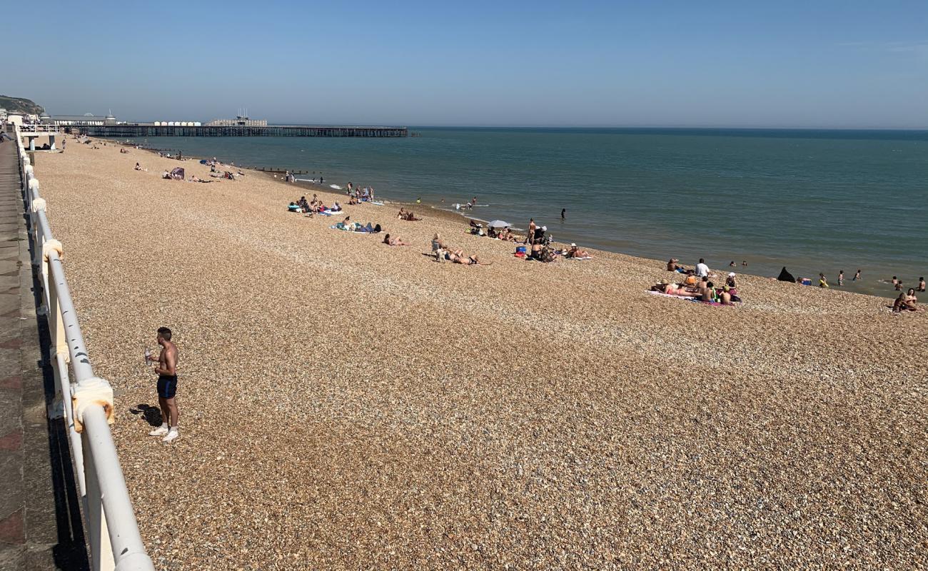 Photo de St. Leonards beach avec caillou fin clair de surface