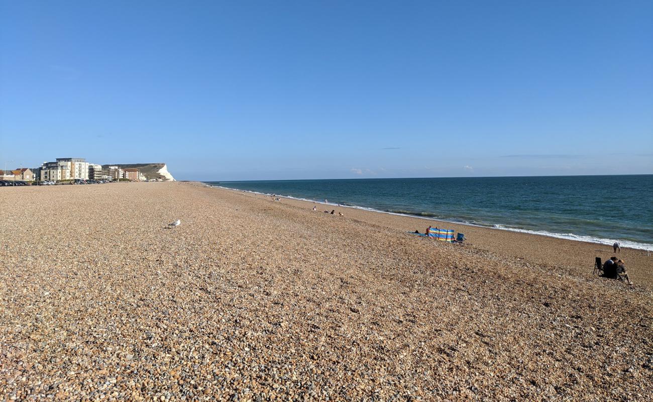 Photo de Plage de Seaford avec petits galets beige de surface