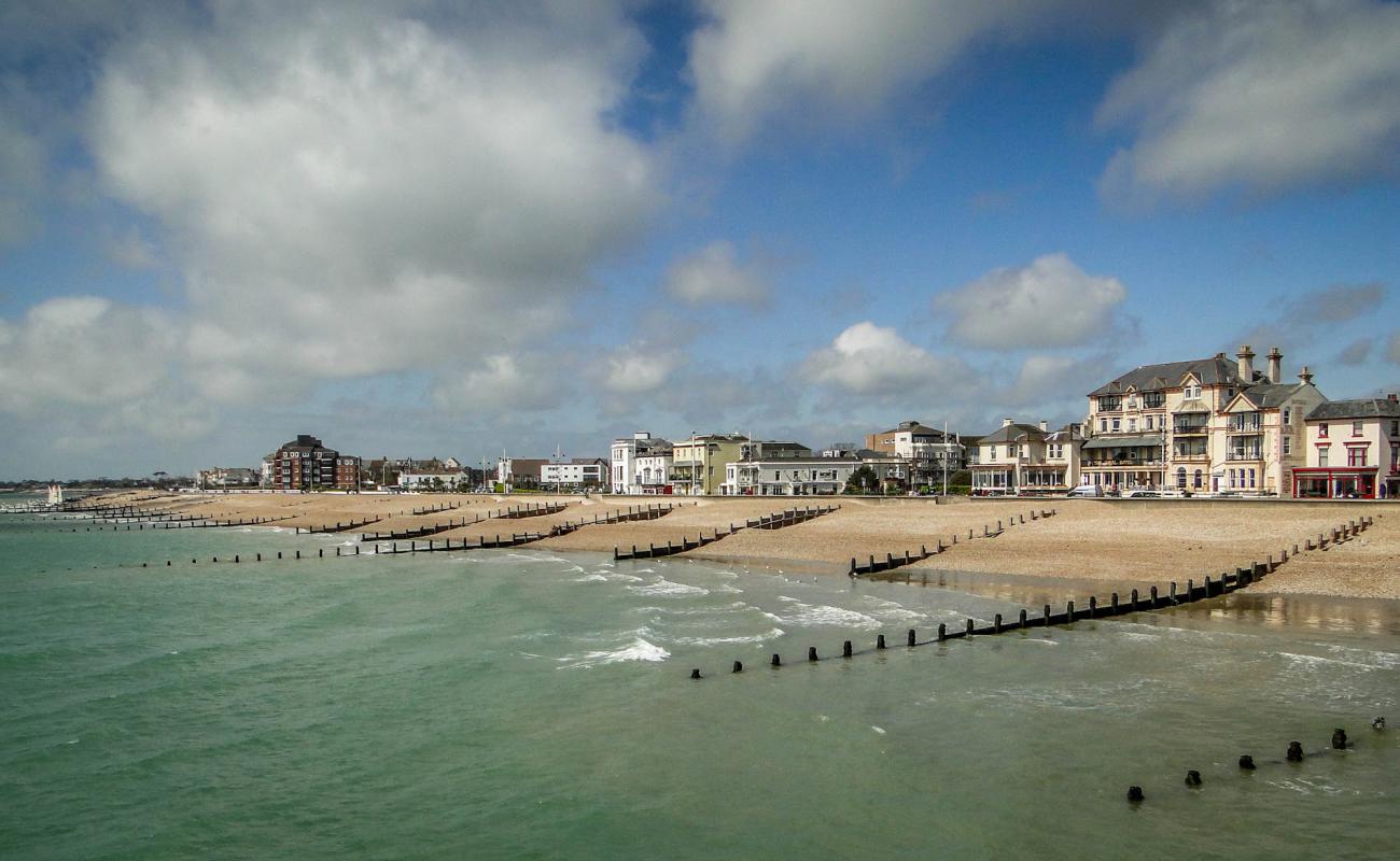 Photo de Bognor Regis beach avec petits galets beige de surface