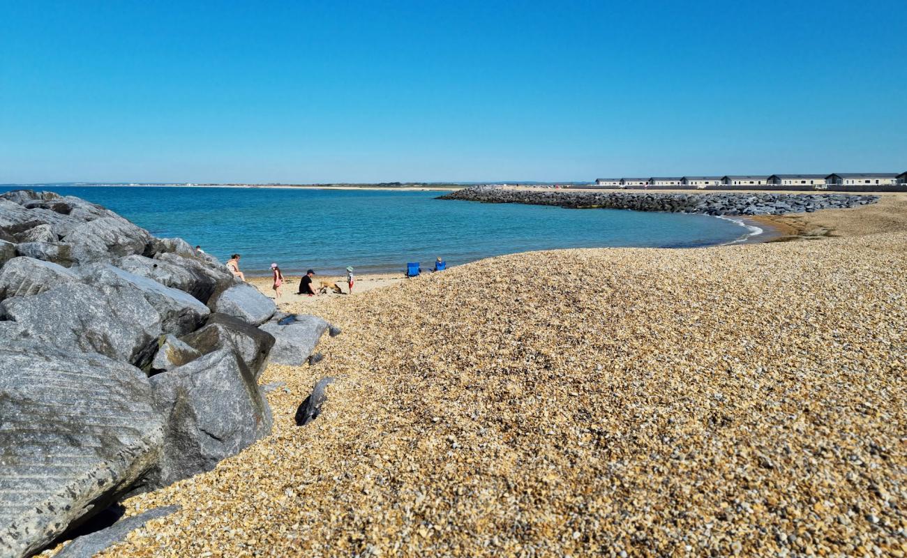 Photo de Windmill Beach avec galets beige de surface