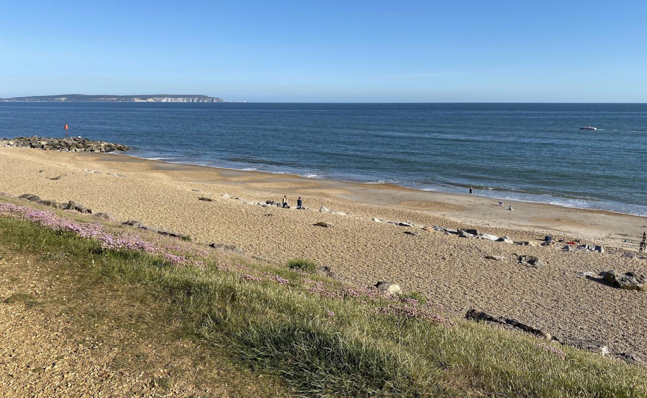 Photo de Barton-on-sea beach avec caillou clair de surface