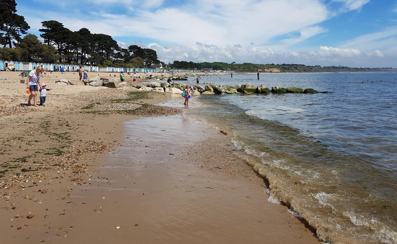 Photo de Plage d'Avon avec sable clair avec caillou de surface