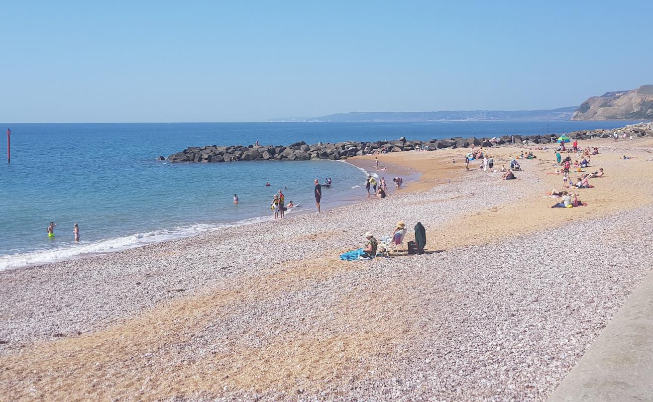 Photo de West Bay beach Dorset avec galets beige de surface