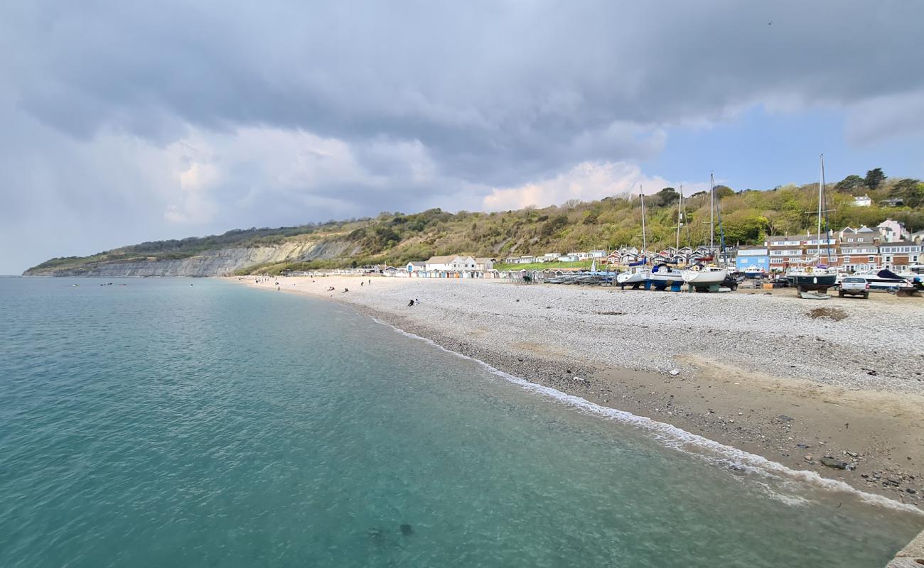 Photo de Monmouth beach avec sable beige & pierres de surface
