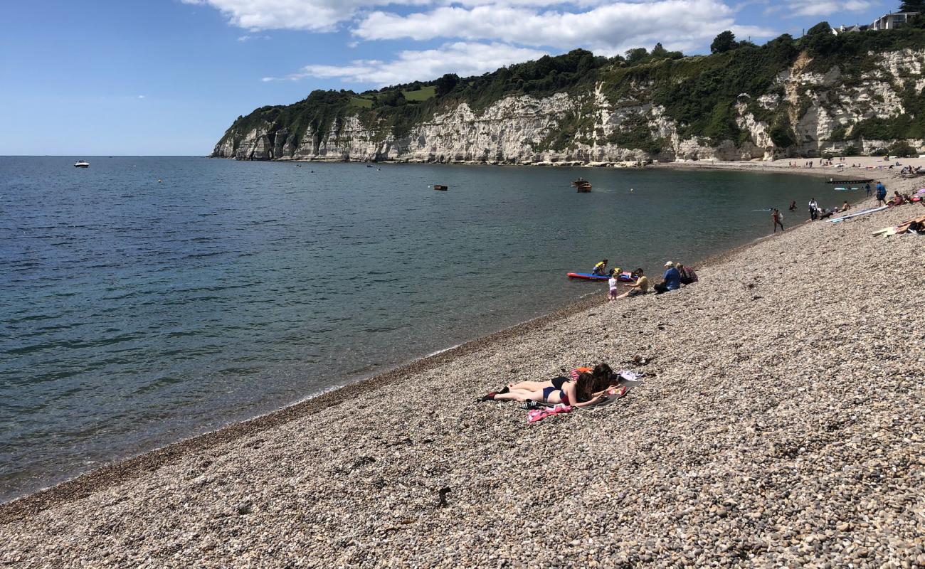 Photo de Beer beach avec petits galets gris de surface