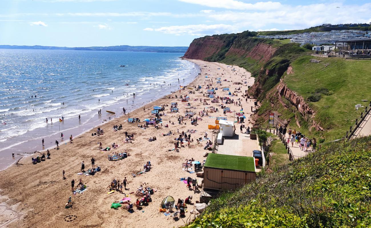 Photo de Sandy Bay beach avec sable beige de surface