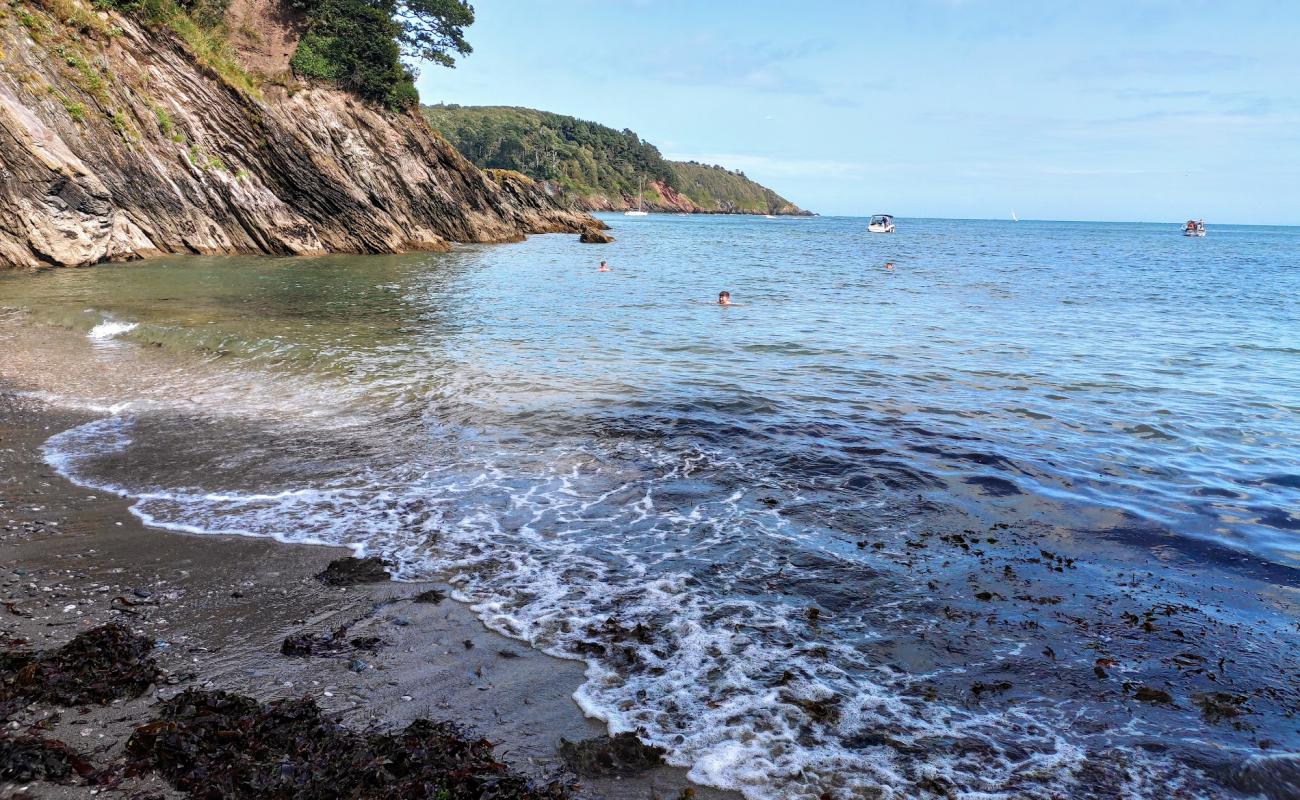 Photo de Sugary Cove beach avec sable gris avec caillou de surface