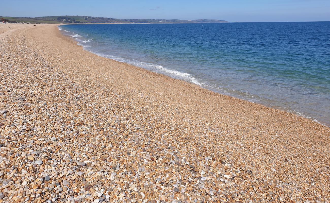 Photo de Plage de Slapton avec petits galets beige de surface