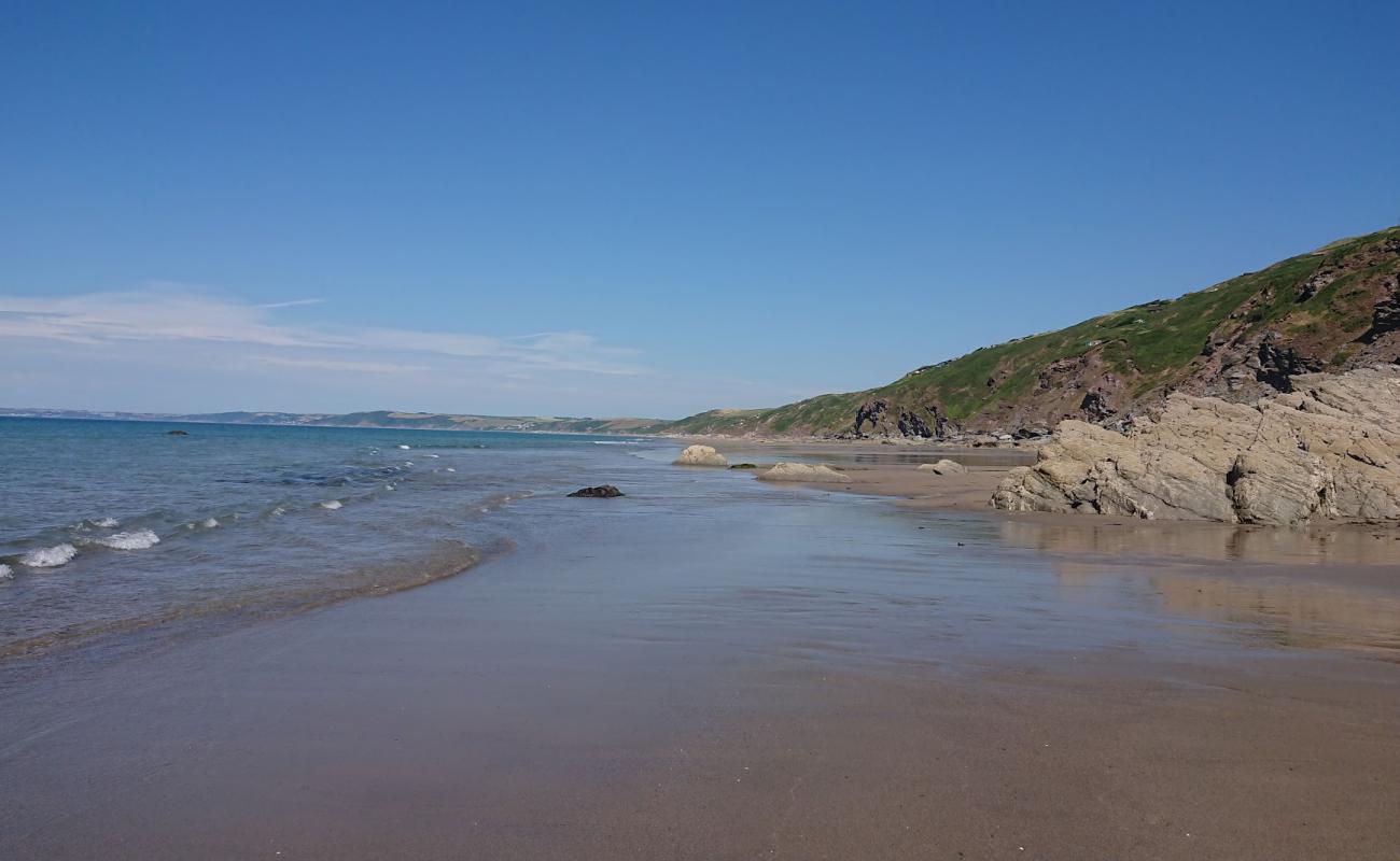 Photo de Wiggle Cliff avec sable brun de surface