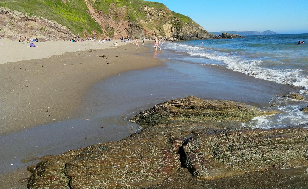 Photo de Plage de Tregantle avec sable beige de surface