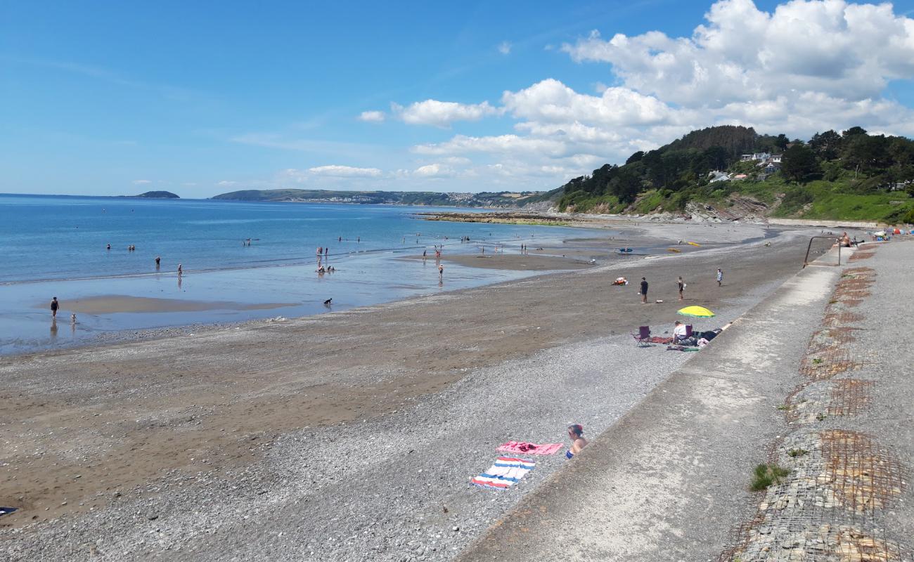 Photo de Seaton beach avec sable beige & galets de surface