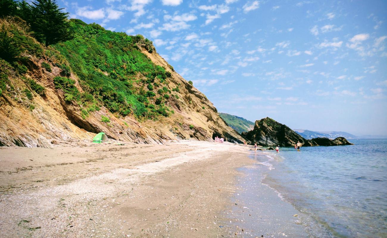Photo de Plage de Plaidy avec galets beige de surface