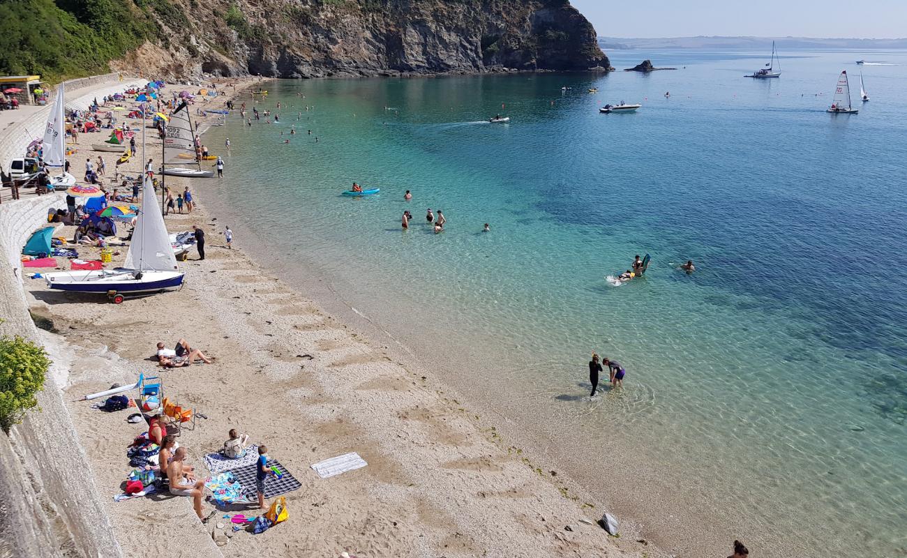 Photo de Plage de Porthpean avec caillou fin clair de surface