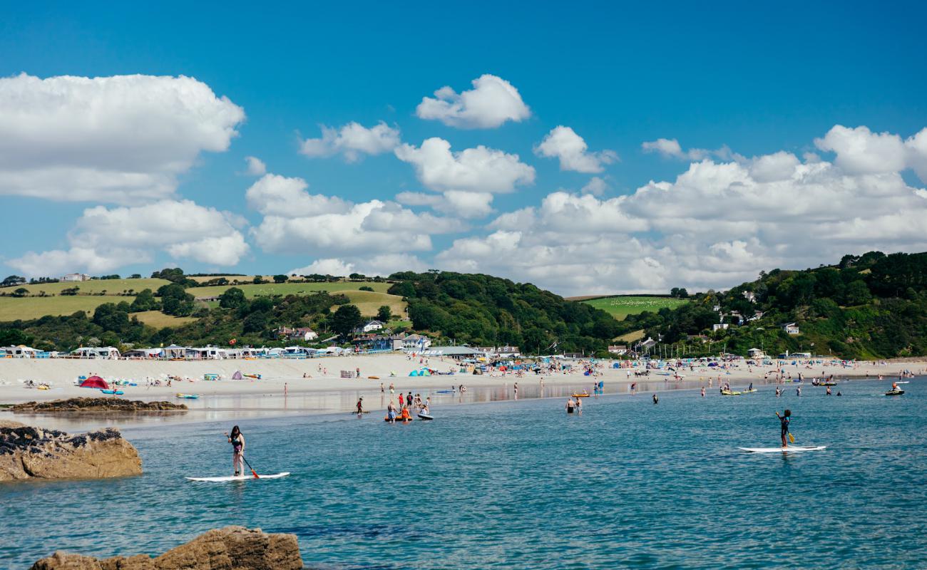 Photo de Plage de Pentewan avec sable beige de surface