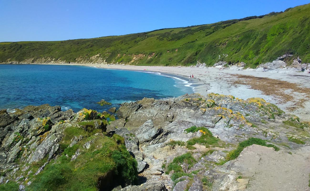 Photo de Plage de la Voûte avec sable gris de surface