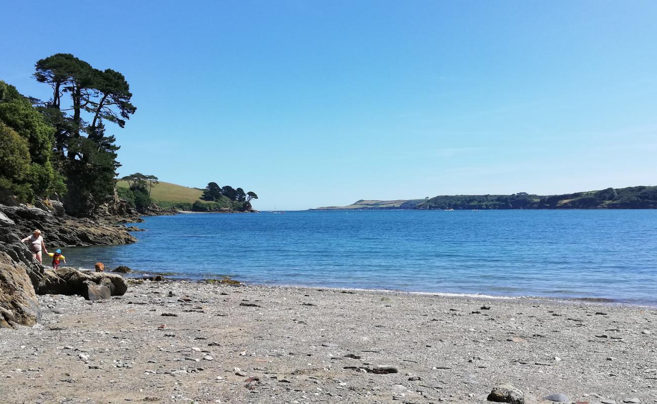 Photo de Plage de Grèbe avec sable gris avec caillou de surface