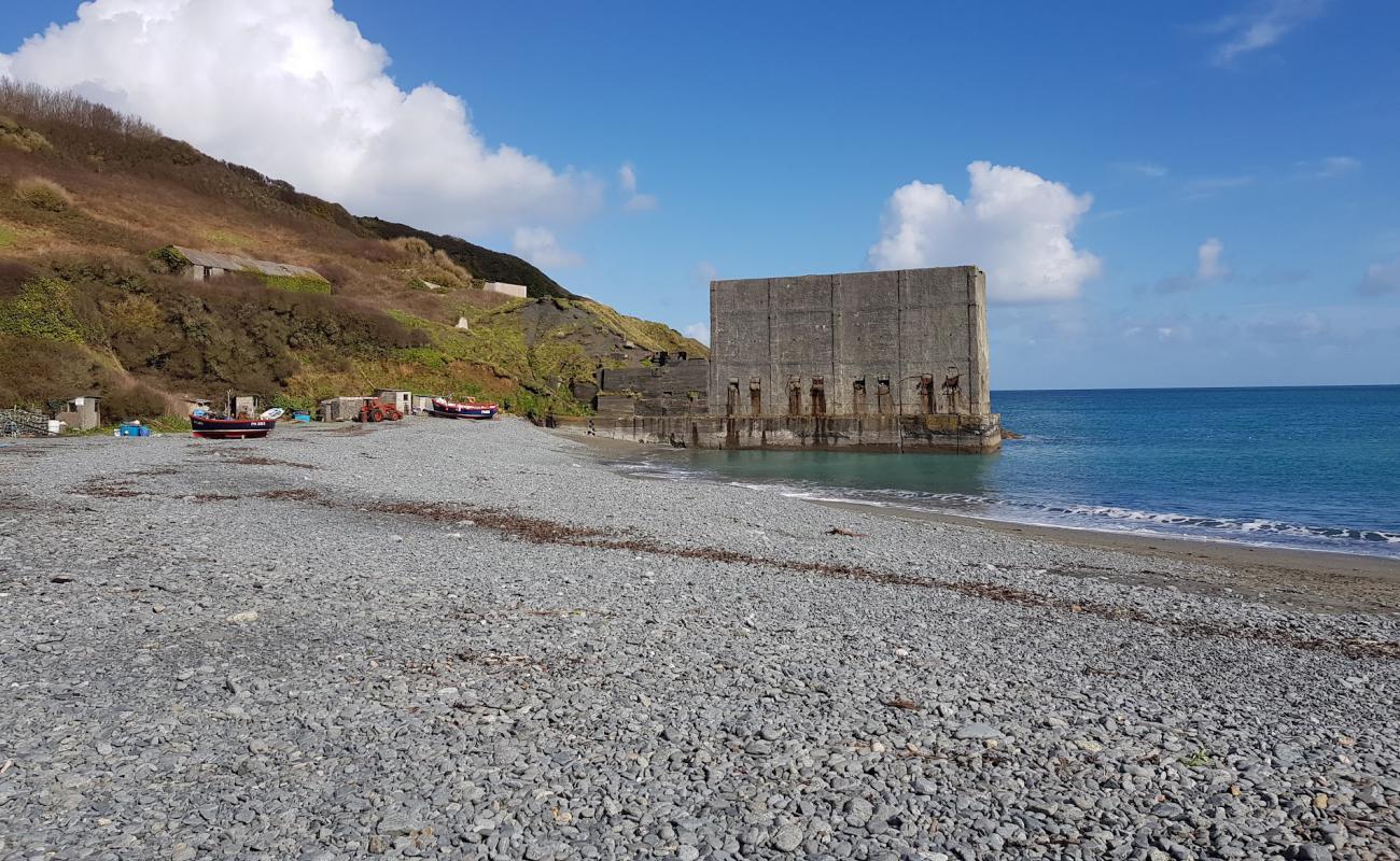 Photo de Porthoustock beach avec caillou gris de surface