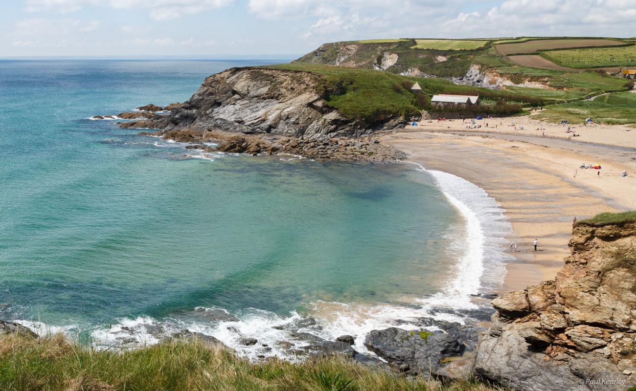 Photo de Poldhu Beach avec sable beige de surface