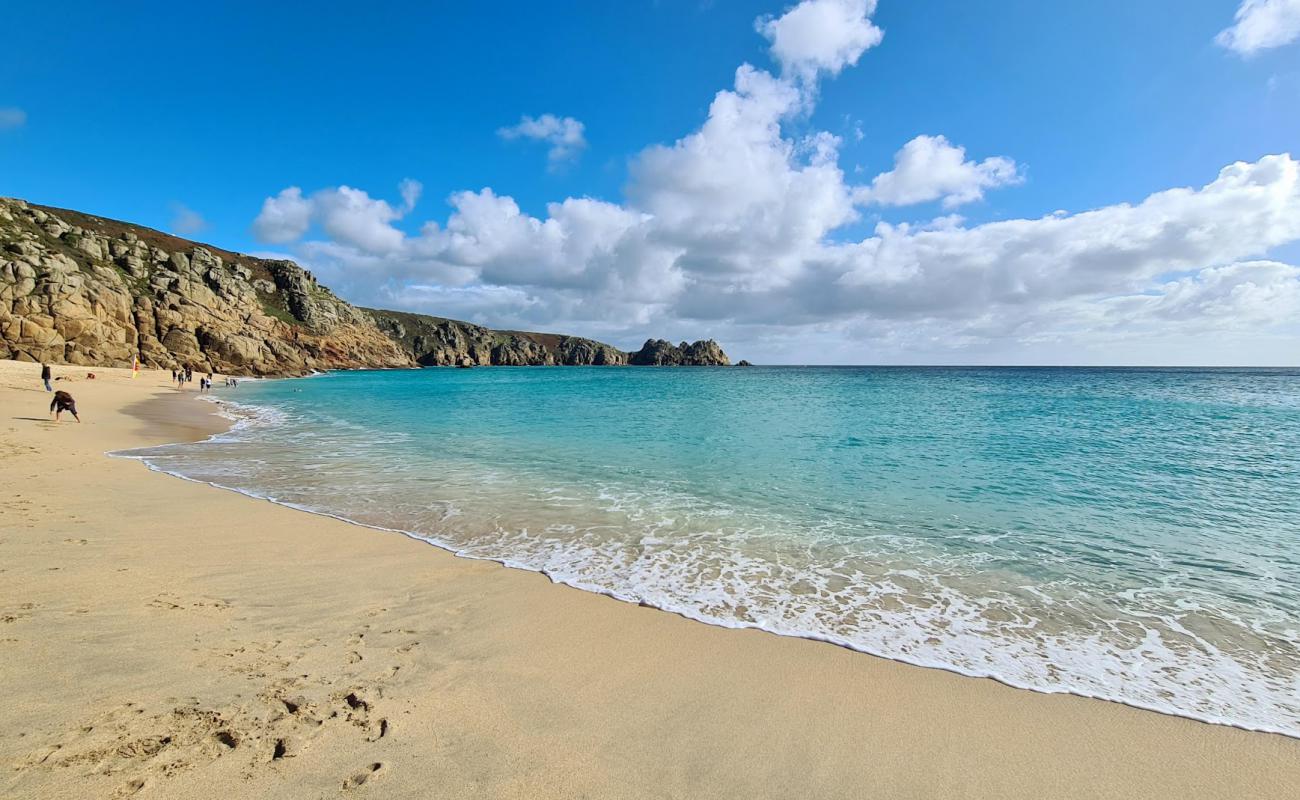 Photo de Plage de Pedn Vounder avec sable fin et lumineux de surface