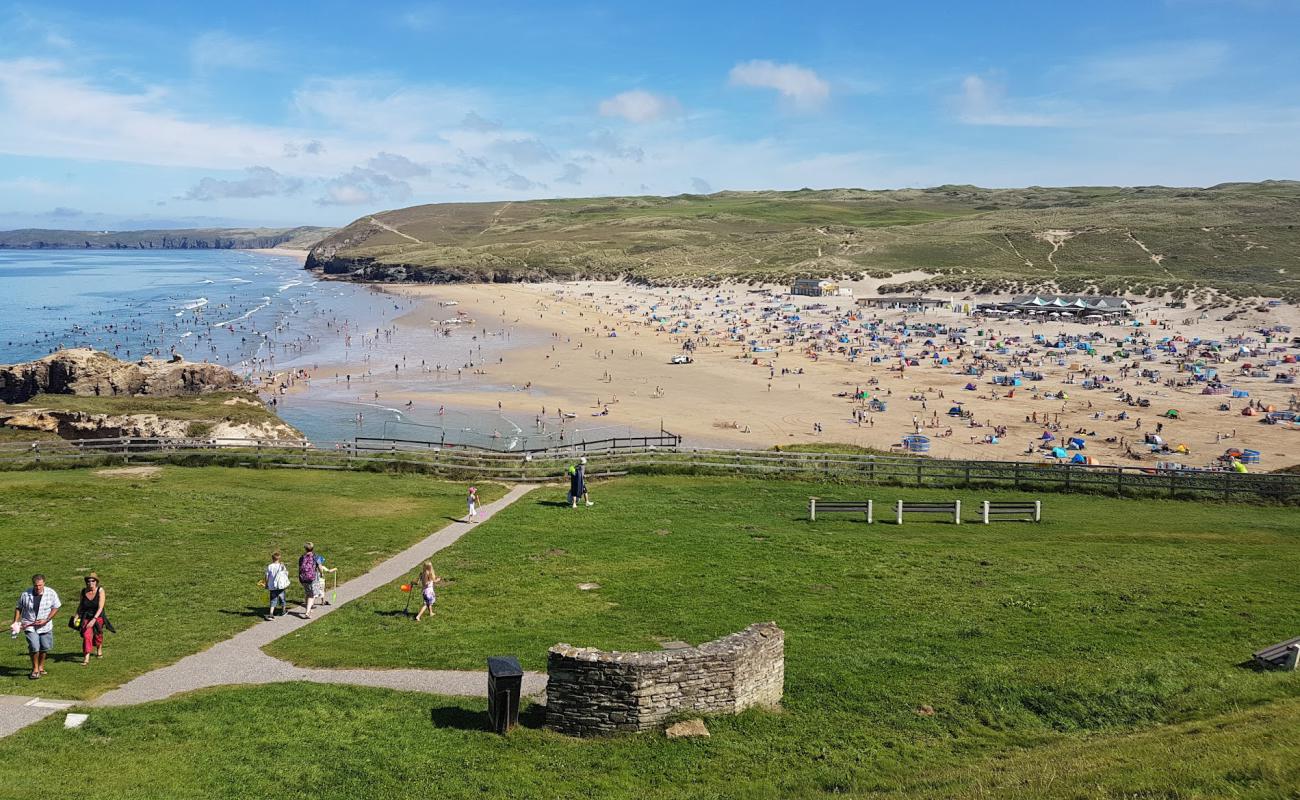 Photo de Plage de Perranporth avec sable beige fin de surface