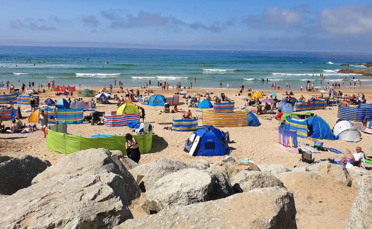 Photo de Fistral beach avec sable beige de surface