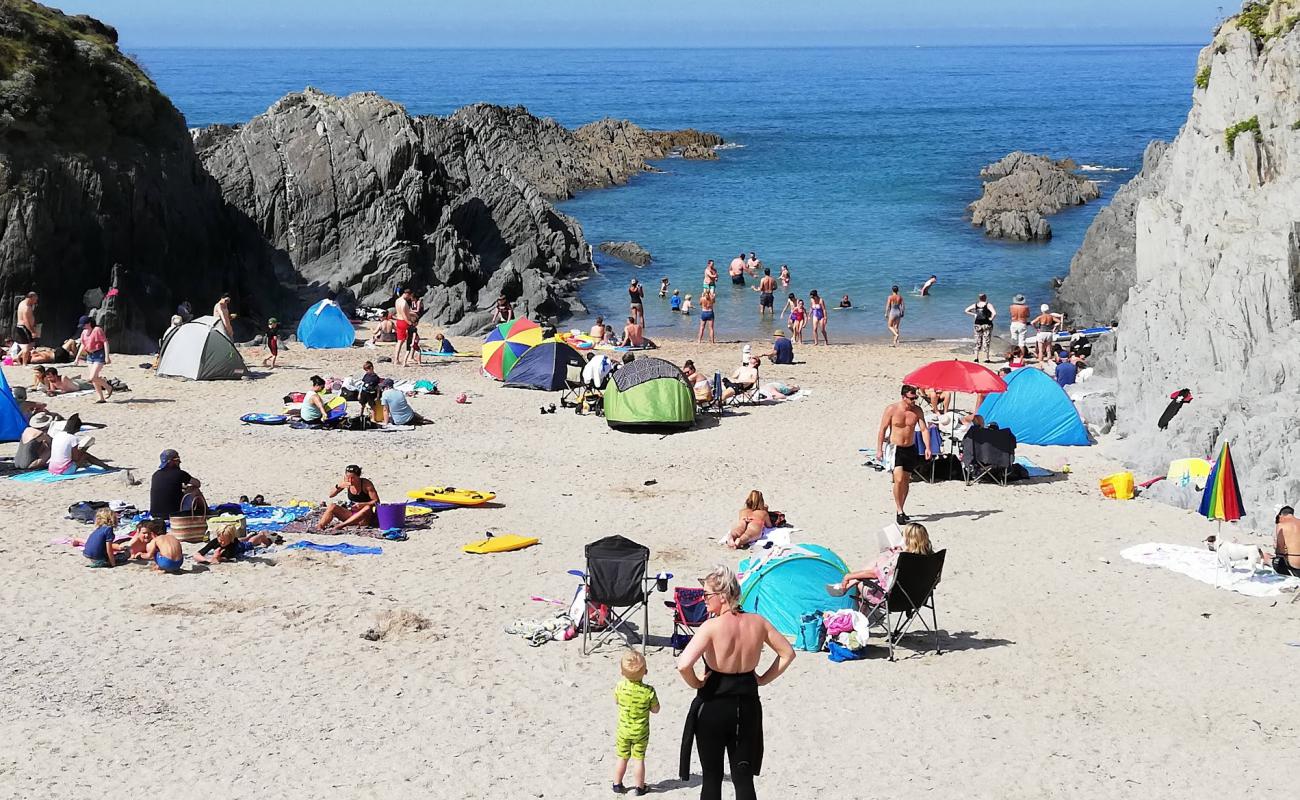 Photo de Barricane beach avec sable coquillier lumineux de surface