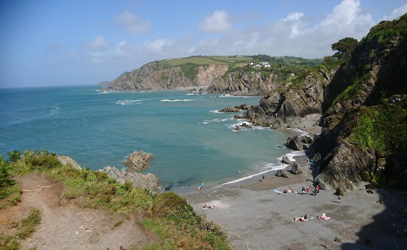 Photo de Sandy Cove avec sable gris & galets de surface