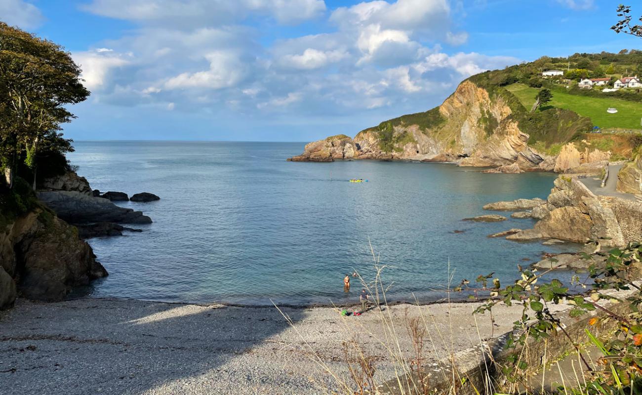 Photo de Plage de Combe Martin avec sable gris avec caillou de surface