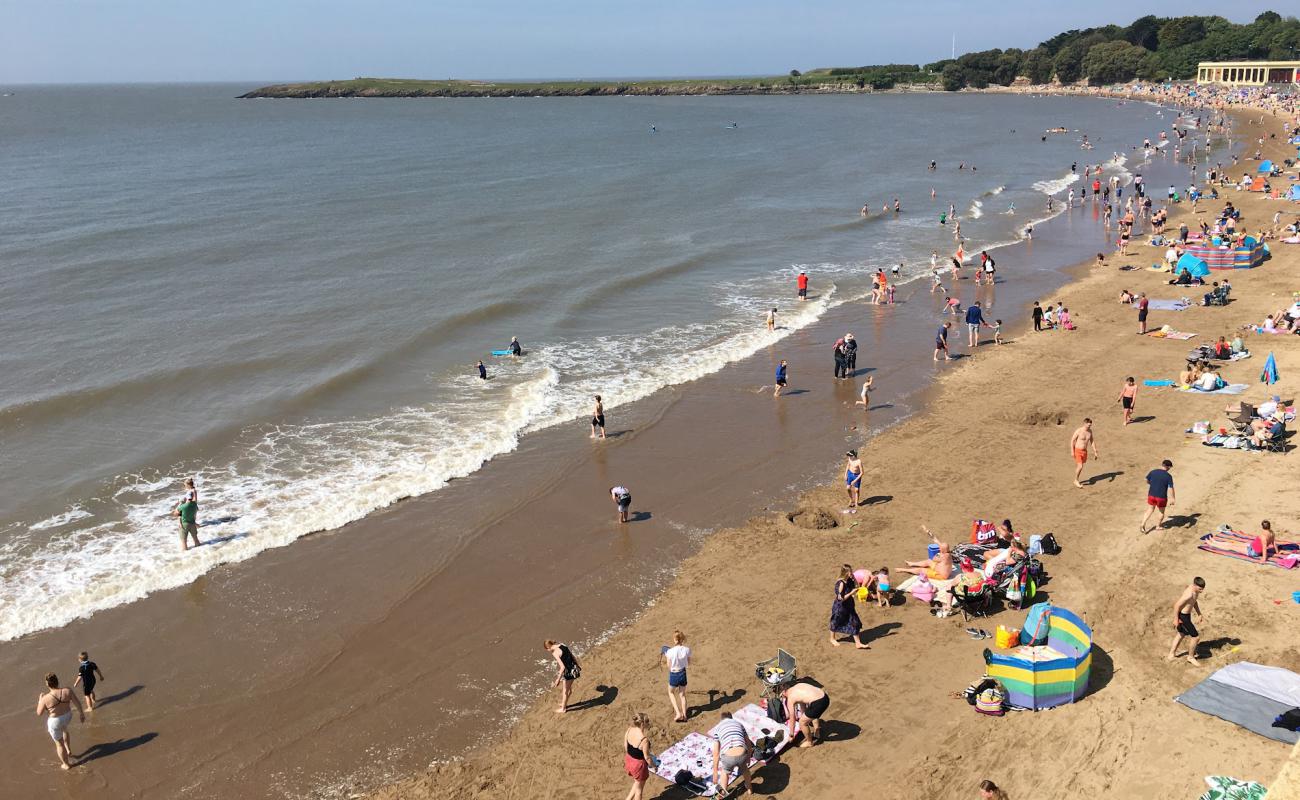 Photo de Barry Island beach avec sable beige de surface