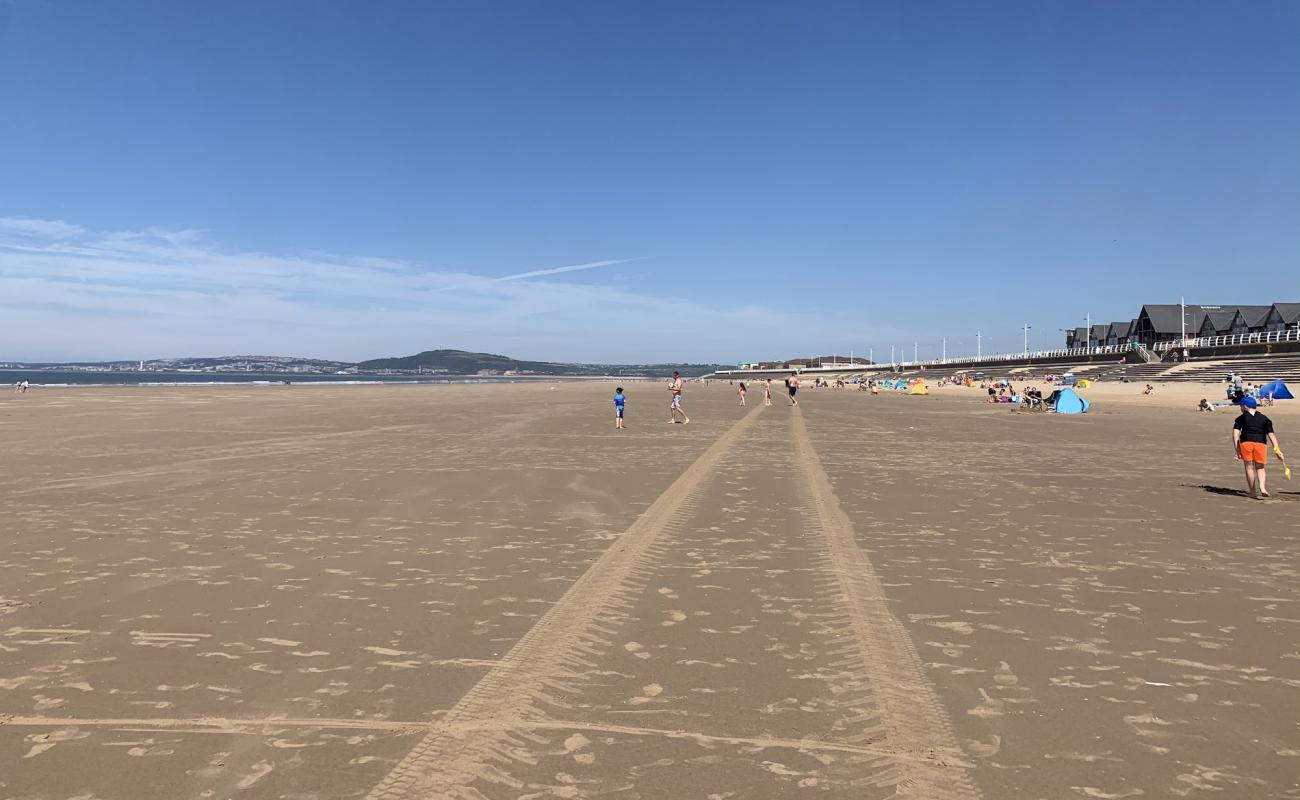 Photo de Aberavon beach avec sable lumineux de surface