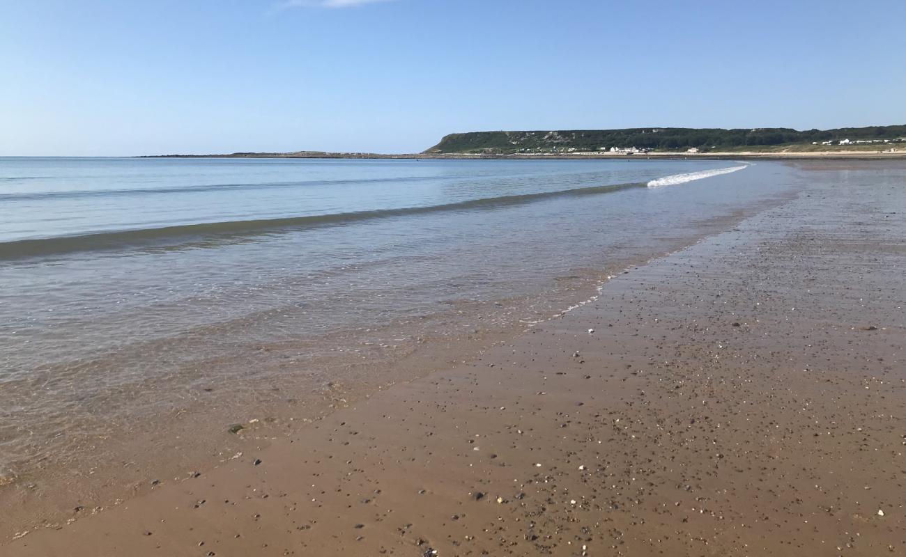 Photo de Port Eynon beach avec sable noir avec caillou de surface