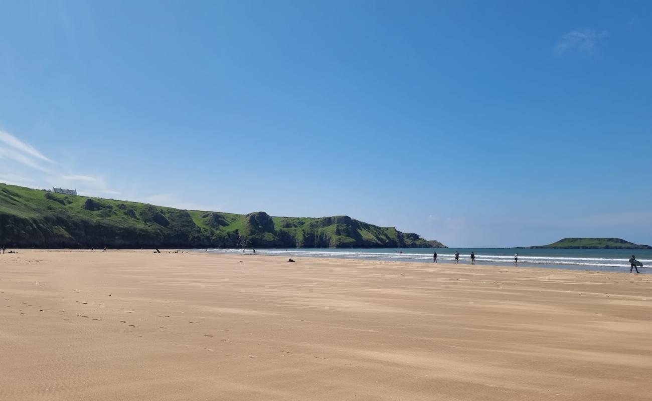 Photo de Plage de la baie de Rhossili avec sable gris de surface