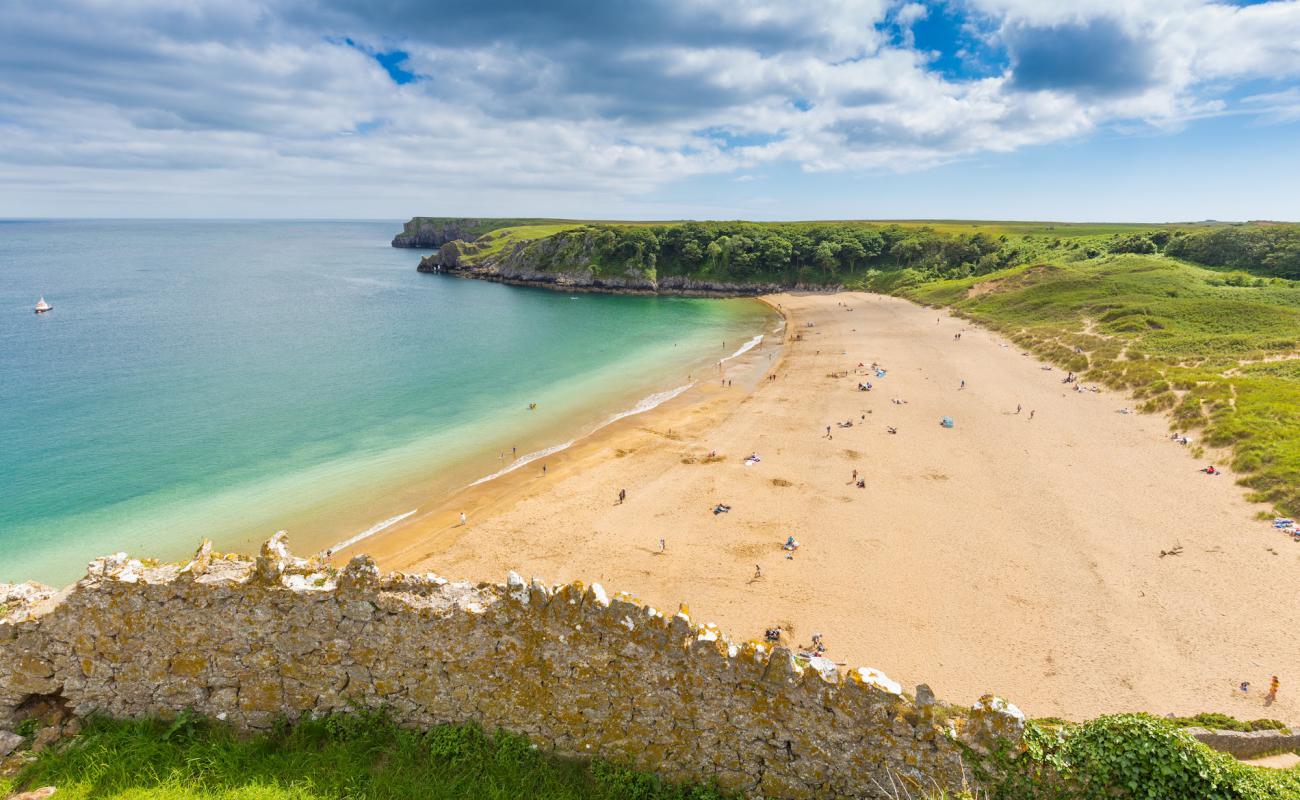 Photo de Barafundle Bay beach avec sable beige de surface