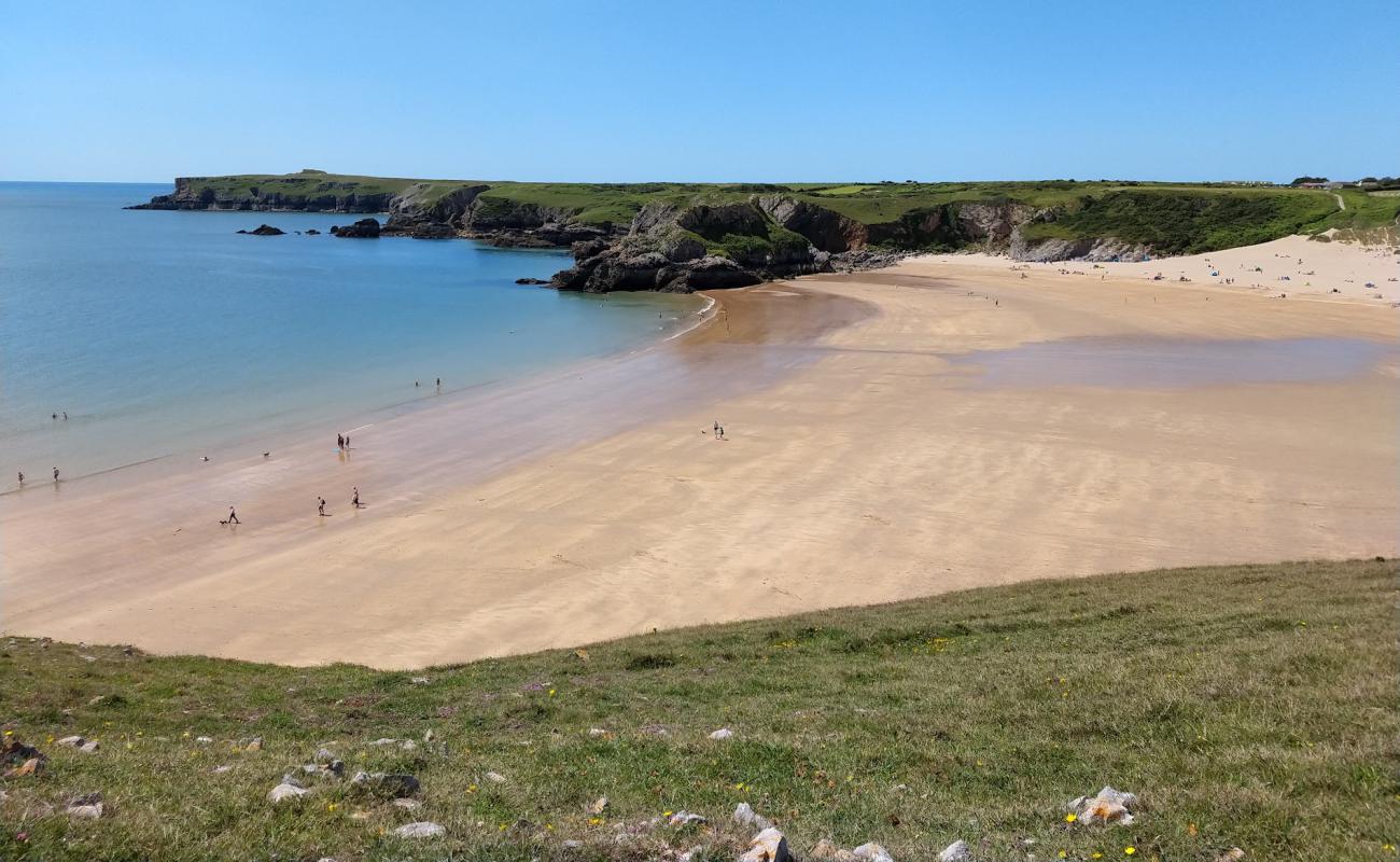 Photo de Broad Haven South avec sable lumineux de surface