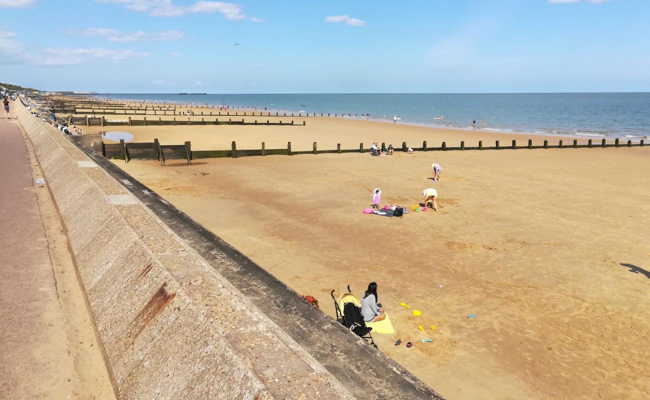 Photo de Plage de Frinton avec sable lumineux de surface