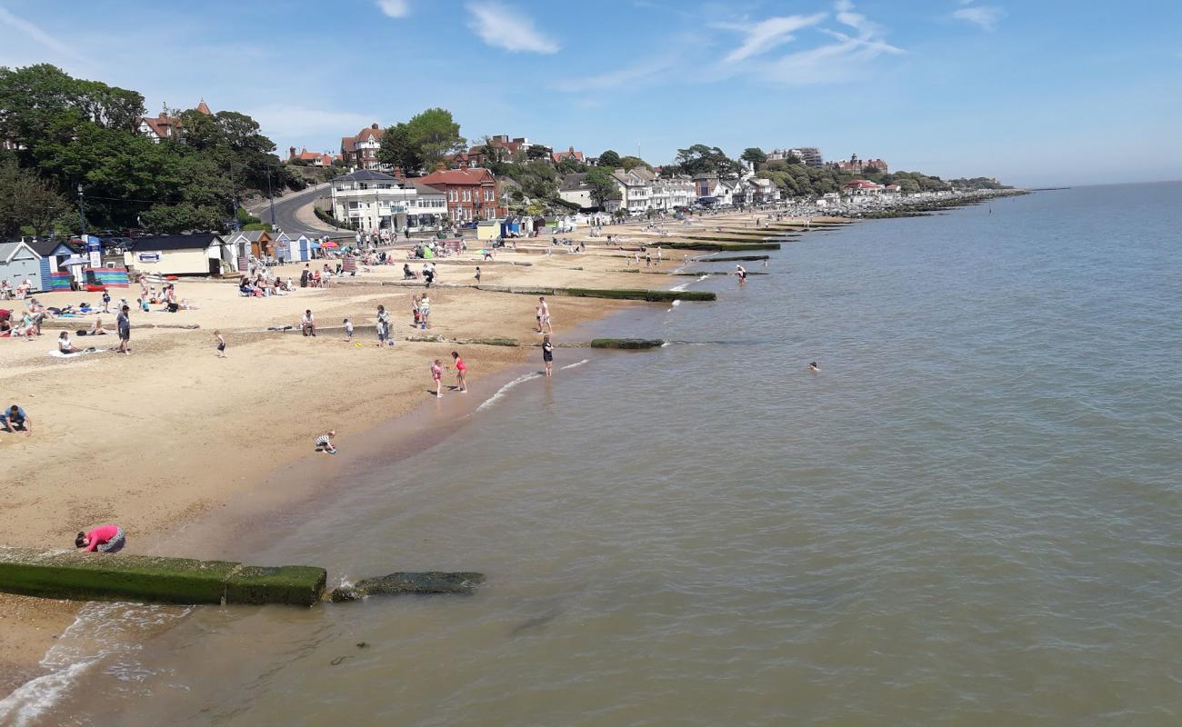 Photo de Plage de Felixstowe avec sable clair avec caillou de surface