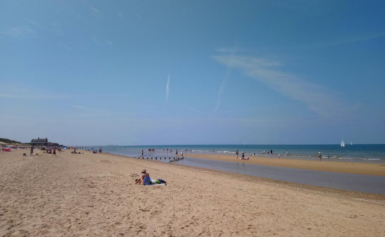 Photo de Plage de Brancaster avec sable beige de surface