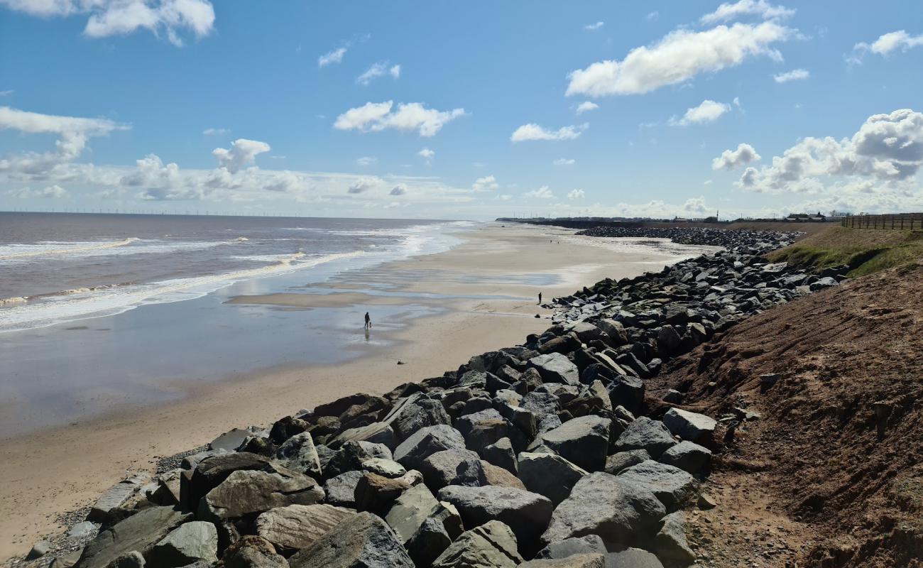 Photo de Withernsea Bay beach avec sable lumineux de surface