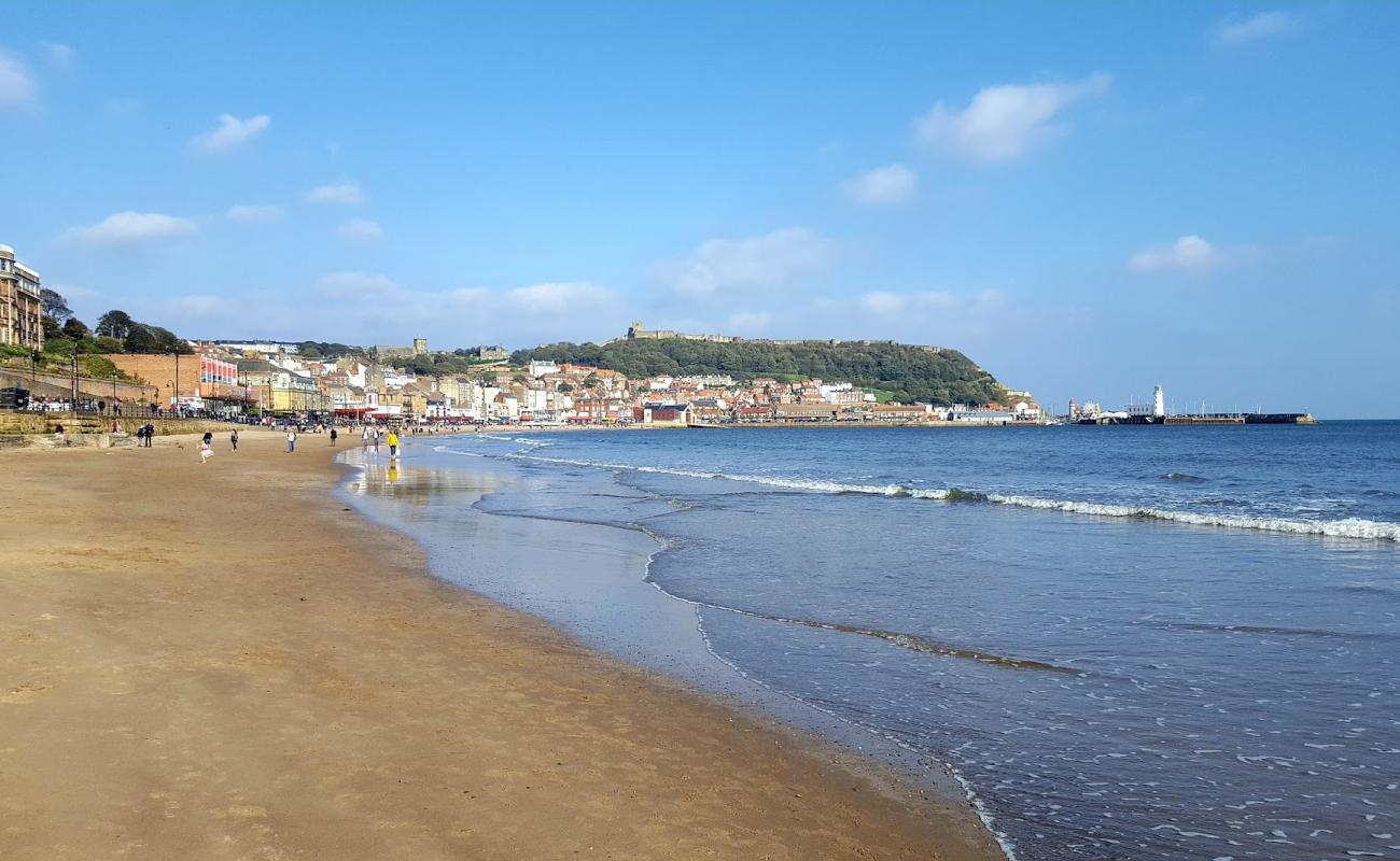 Photo de Plage de Scarborough avec sable beige de surface