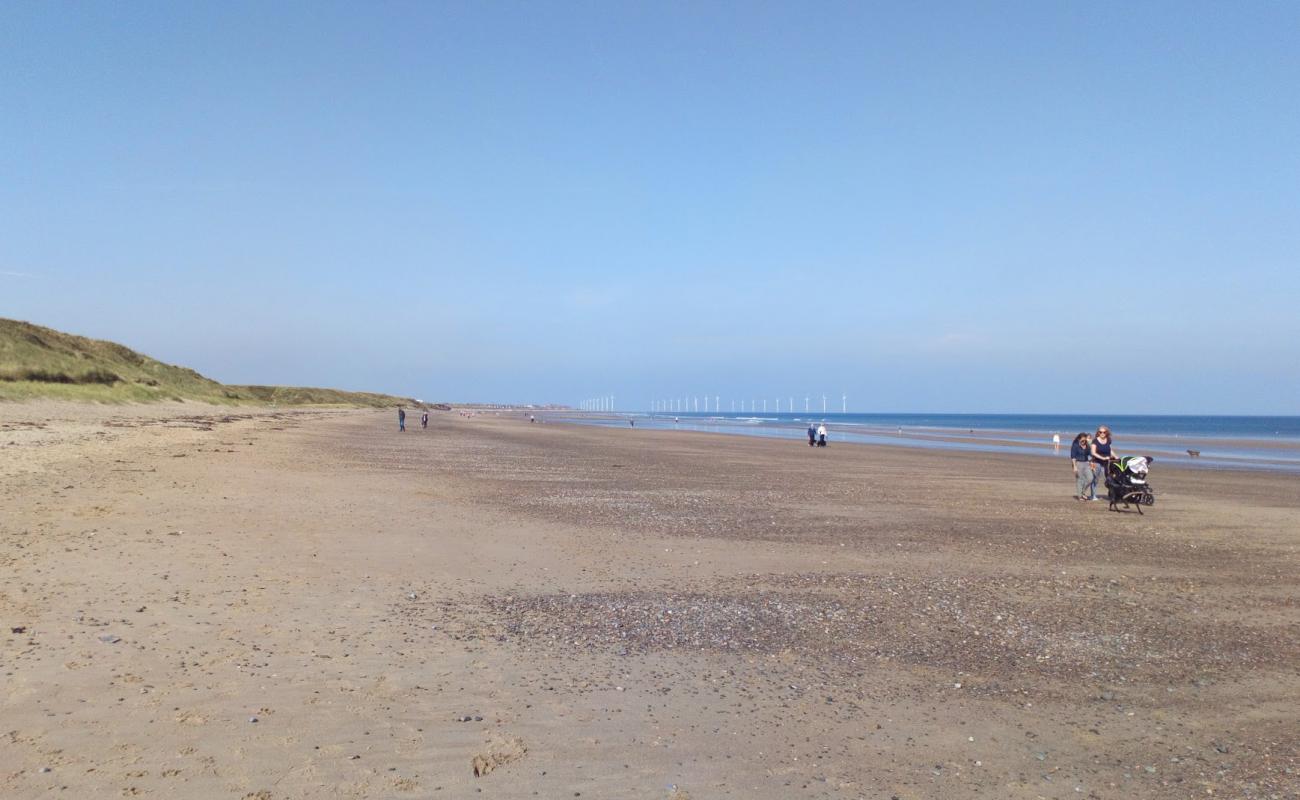 Photo de Plage de Saltburn avec sable beige de surface