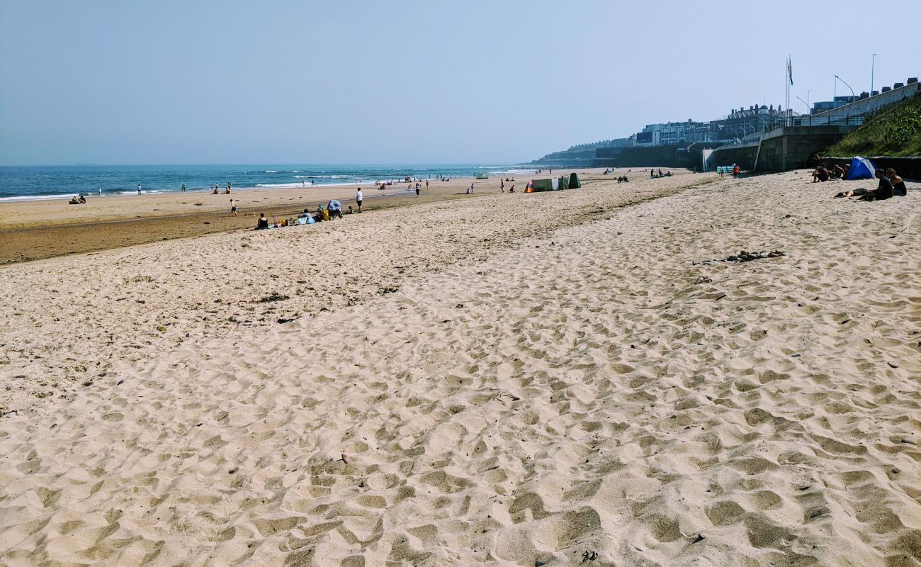 Photo de Whitley Bay beach avec sable lumineux de surface